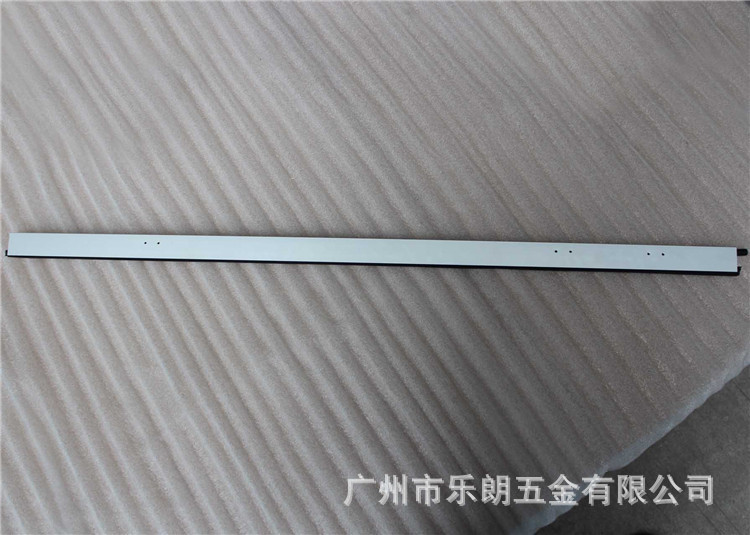 麻豆国产在线看看免费麻豆毛片网RDA-31 门底防尘器